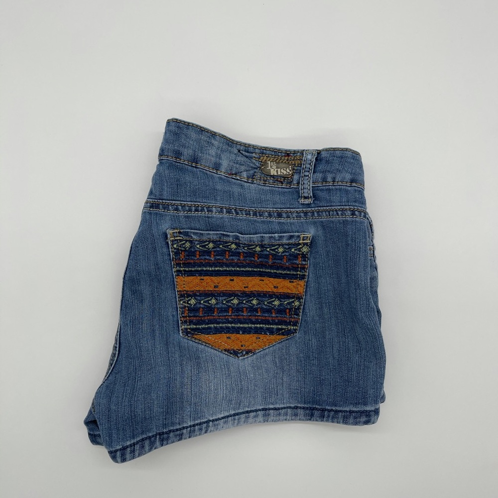 Women’s 1st Kiss Jean Shorts A-17